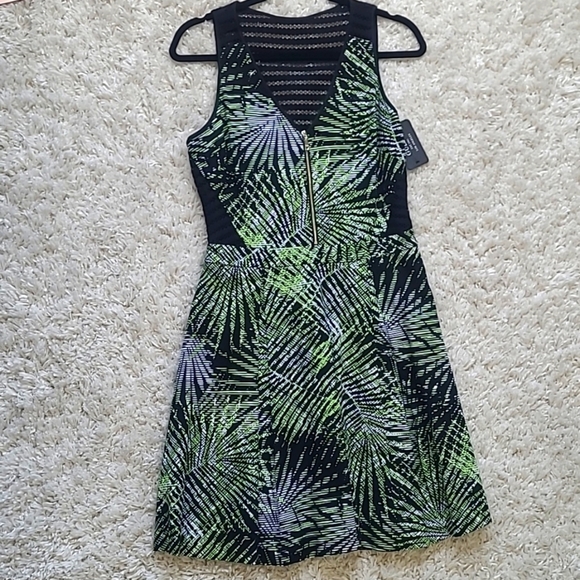 Guess Illusion Stripe Palm Print Fit & Flare Mini Dress w/ Crochet Back Womens 8 - Picture 2 of 16